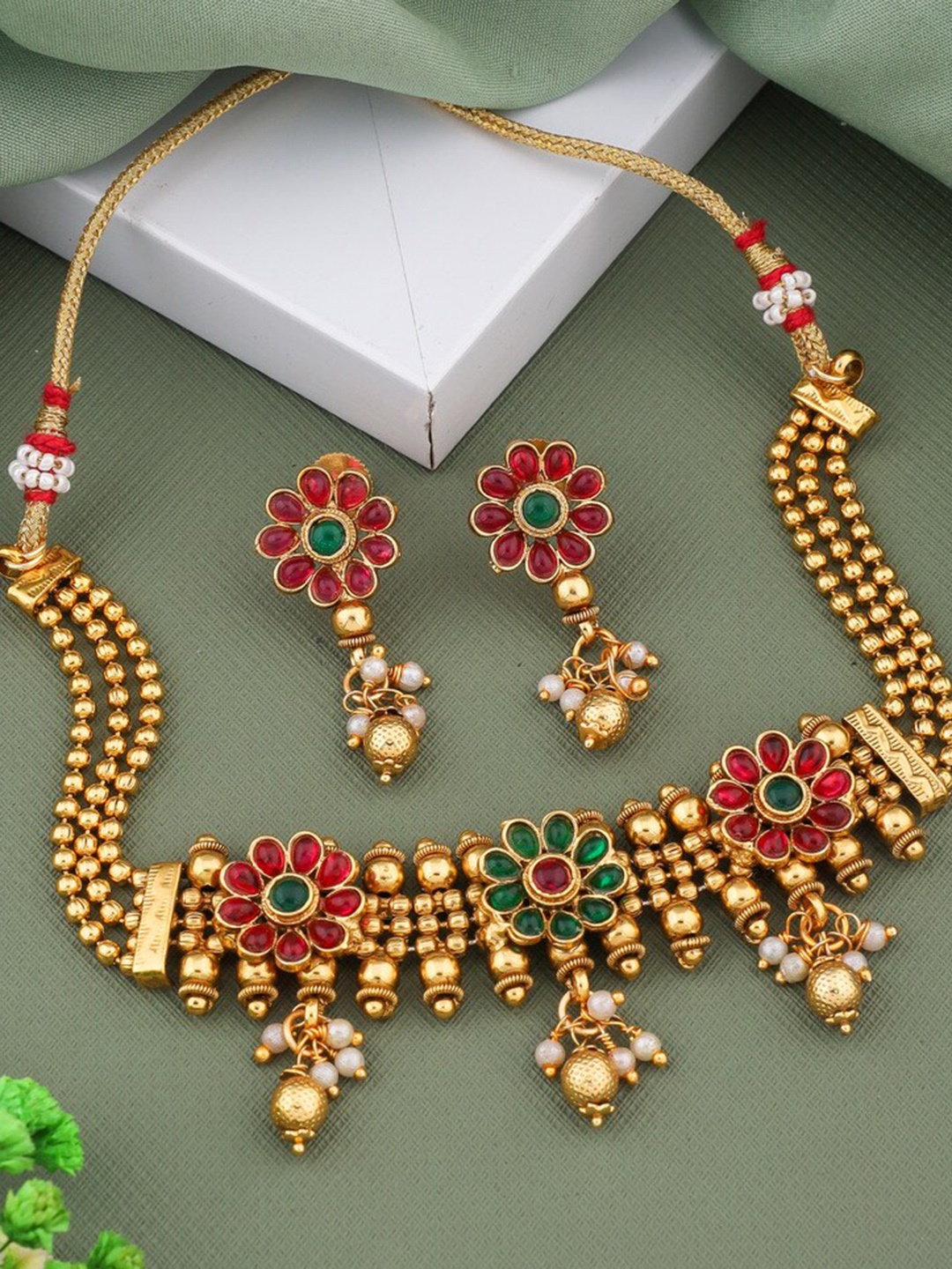 

ROFARWORD Gold-Plated Stone-Studded & Beaded Necklace & Earring Jewellery Set