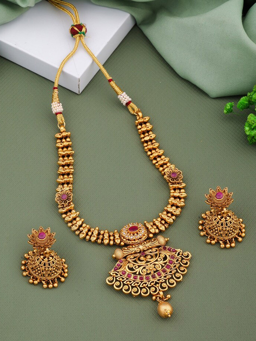 

ROFARWORD Gold-Plated Stone-Studded & Beaded Jewellery Set