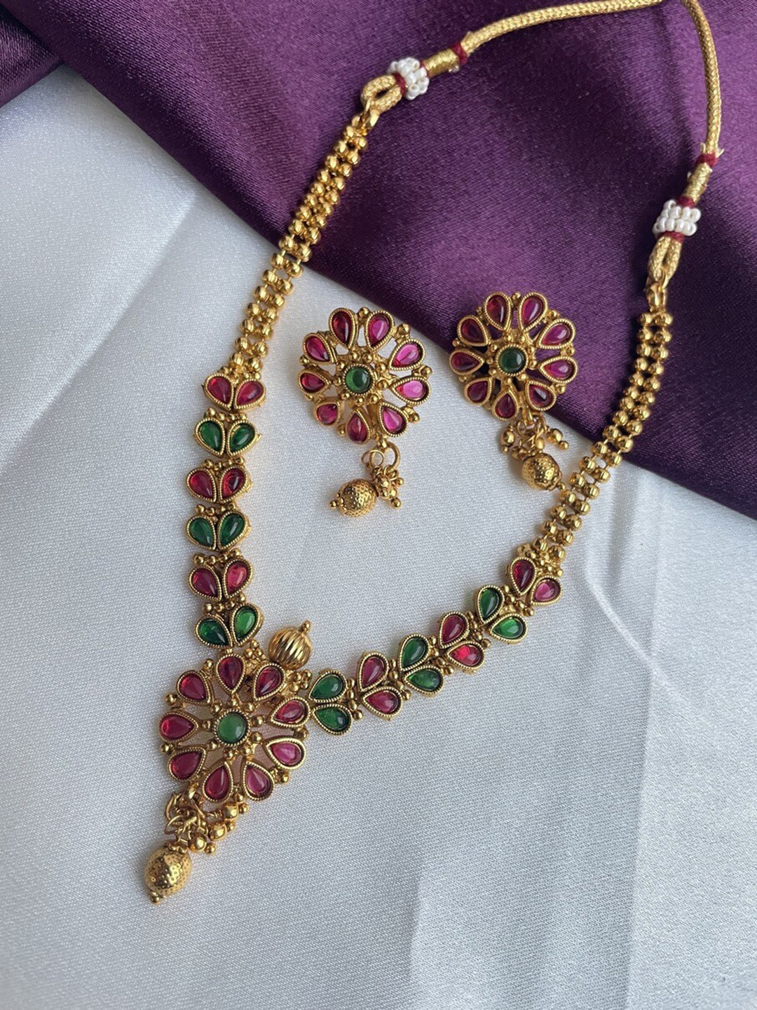 

ROFARWORD Gold-Plated Stone-Studded & Beaded Necklace & Earring Jewellery Set