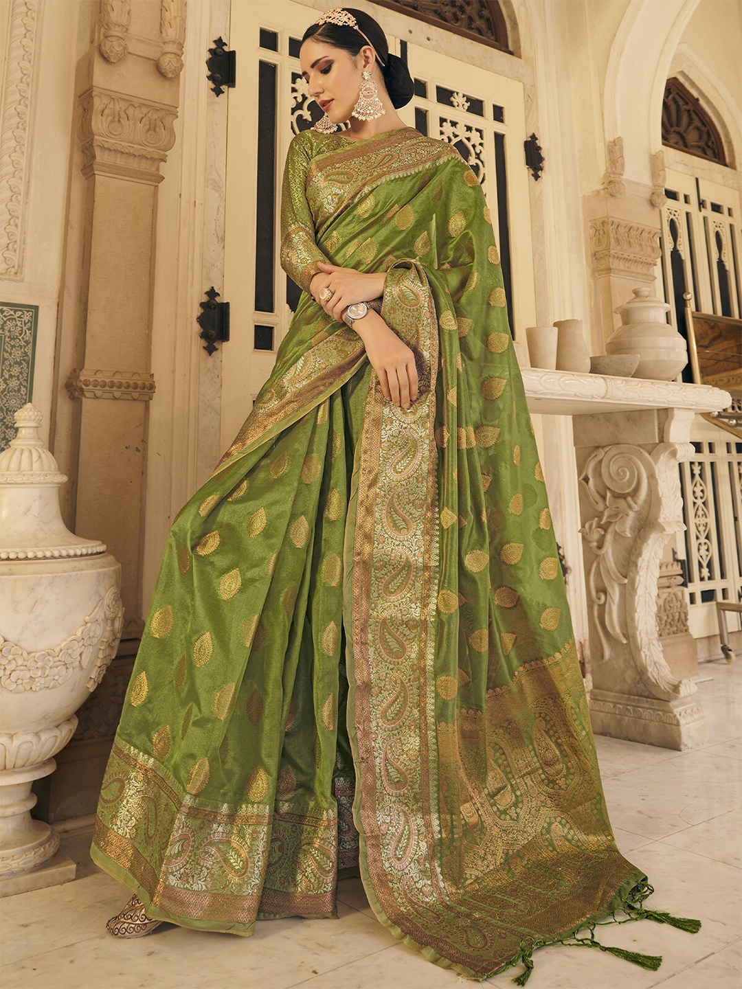 

ODETTE Ethnic Motifs Woven Design Zari Saree, Green