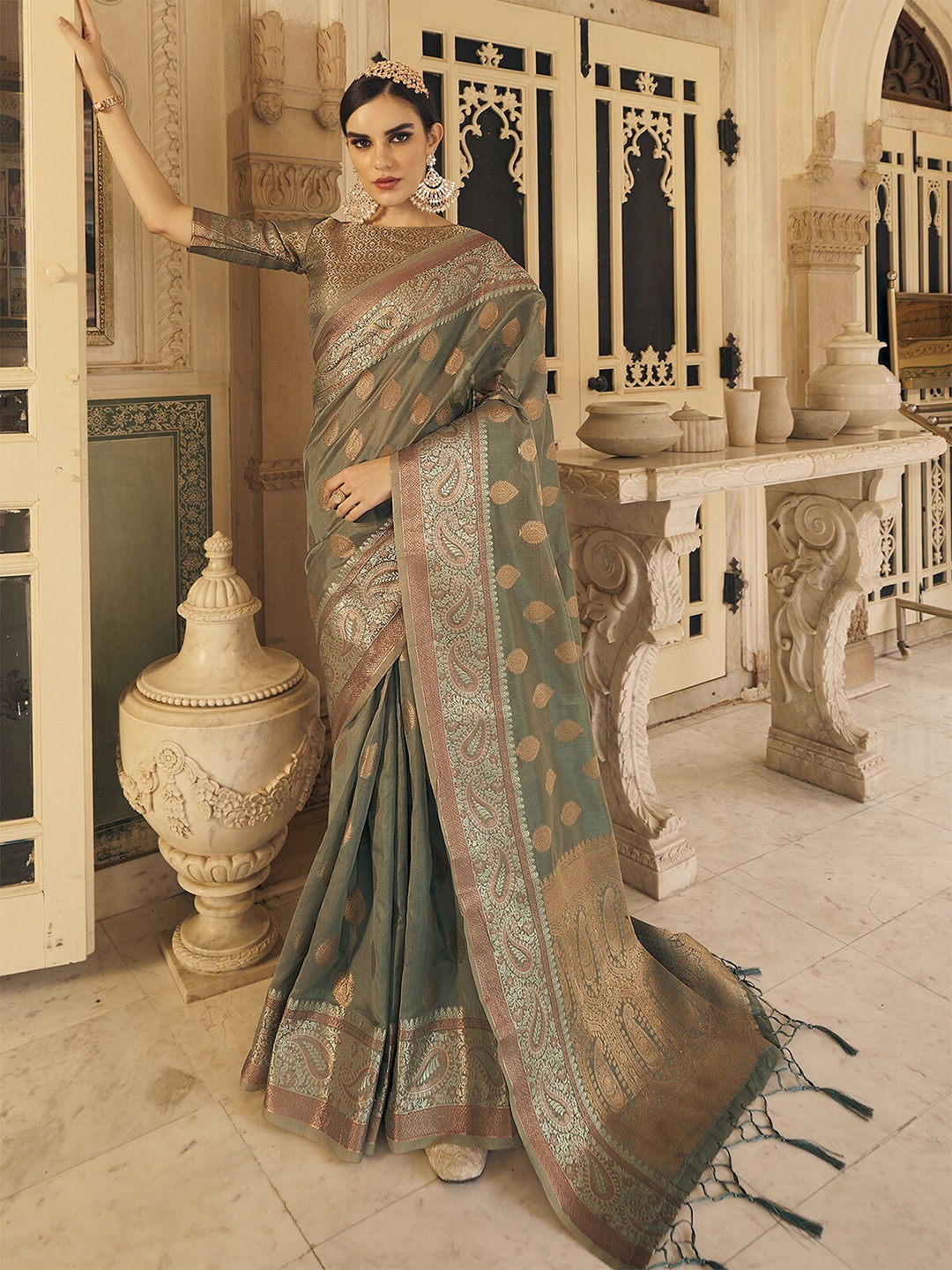 

ODETTE Ethnic Motifs Woven design Saree, Grey