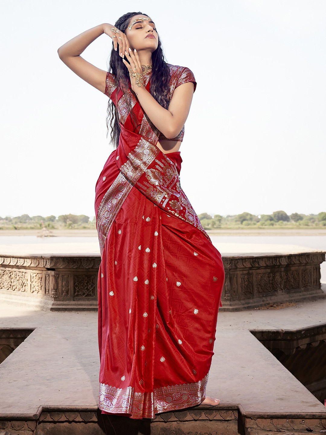 

ODETTE Ethnic Motif Woven Design Saree, Red