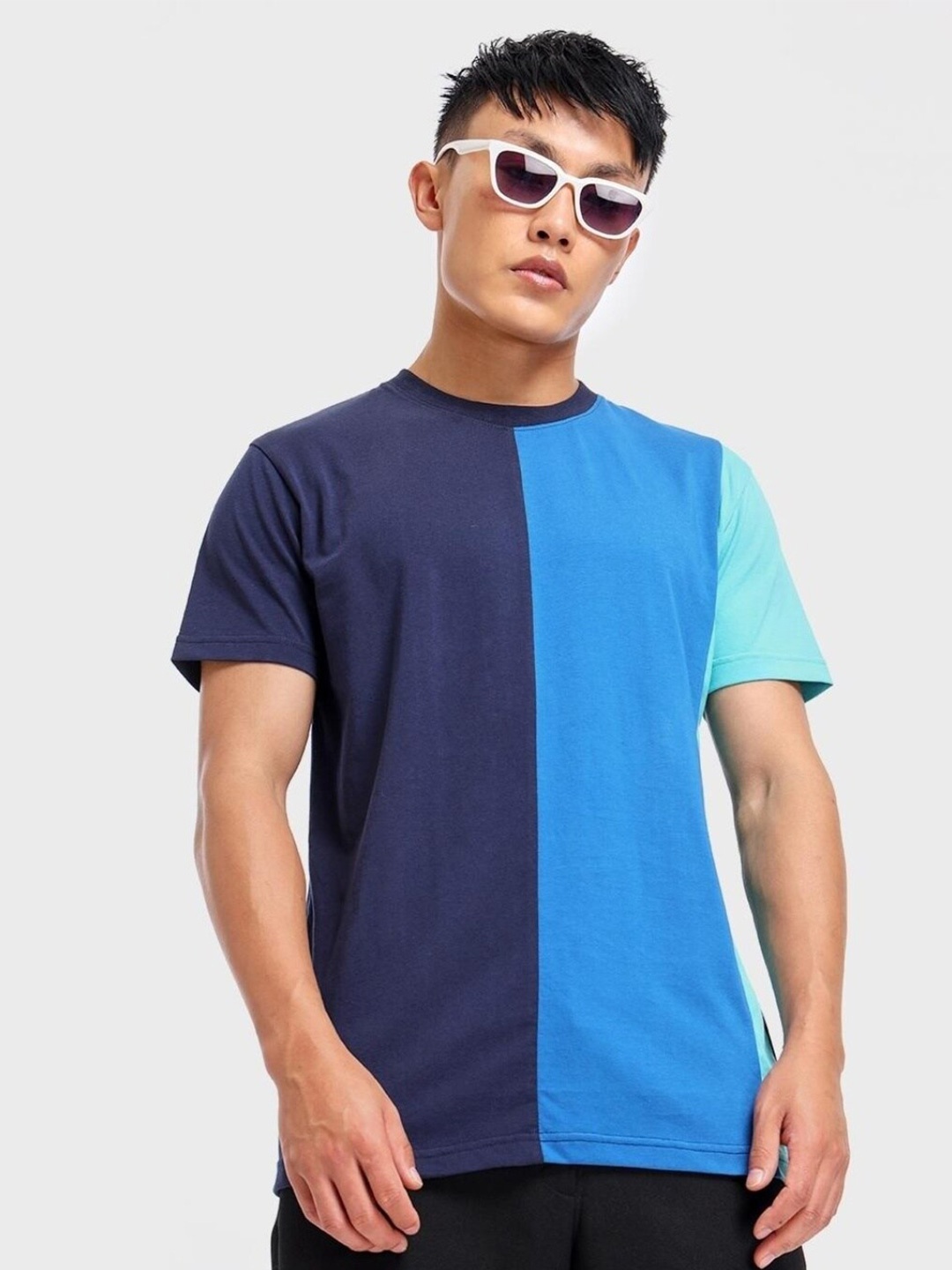 

Bewakoof Men Irish Colourblocked T-shirt, Navy blue