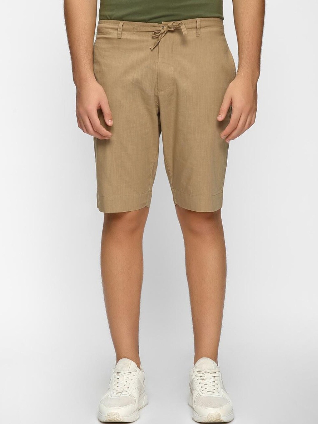 

Bewakoof Men Solid Regular Fit Mid-Rise Regular Shorts, Brown