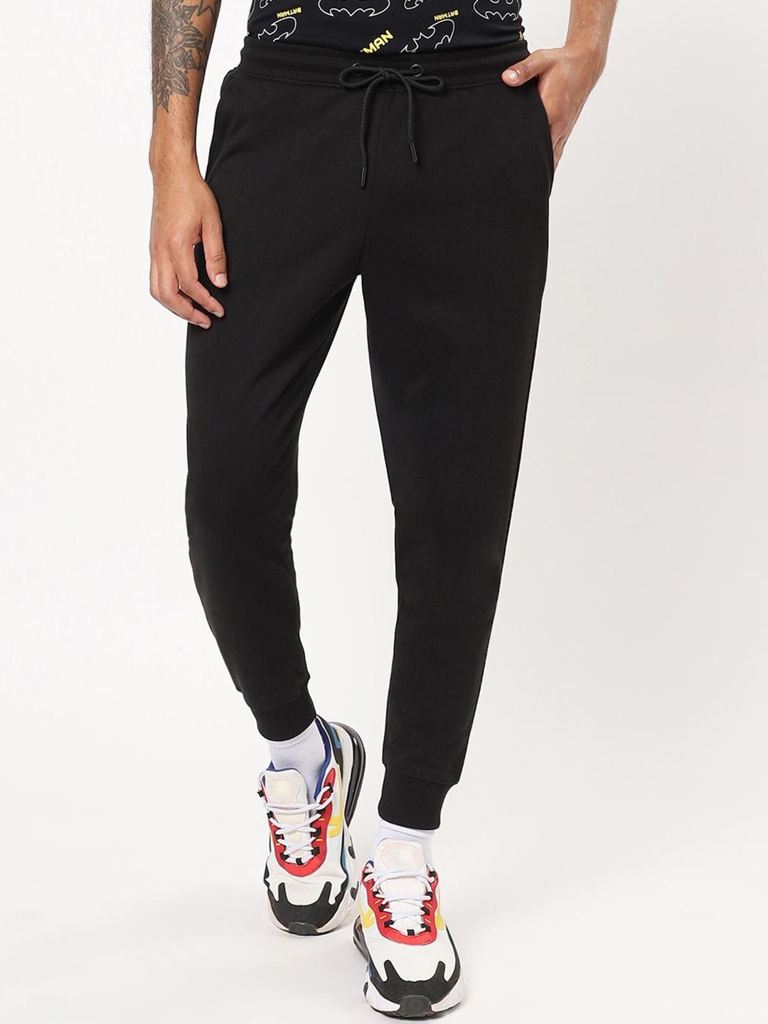 

Bewakoof Men Regular Fit Mid-Rise Joggers, Black