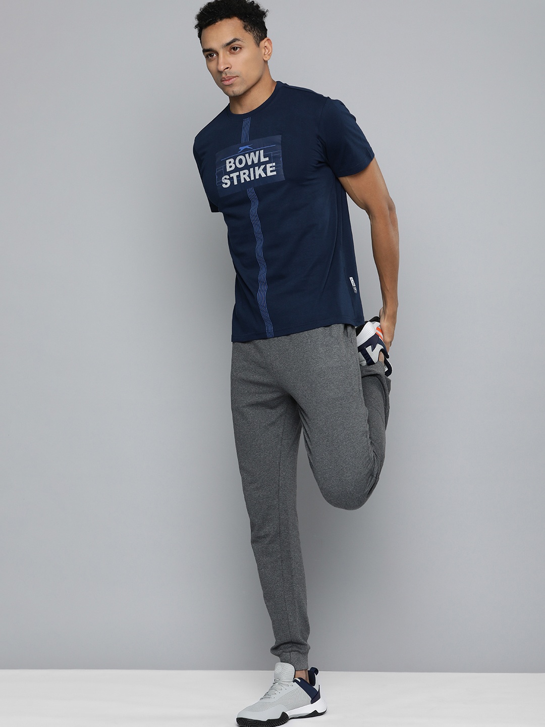 

Slazenger Men Typography Printed Regular Fit T-shirt, Navy blue