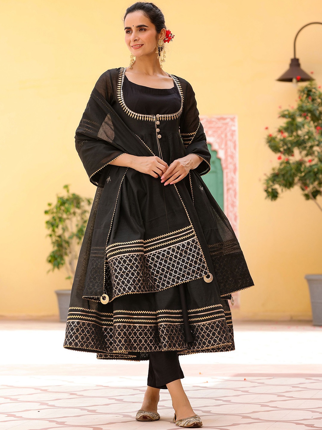 

GILLORI Embroidered Gotta Patti Chanderi Cotton Kurta With Trousers & Dupatta & Jacket, Black