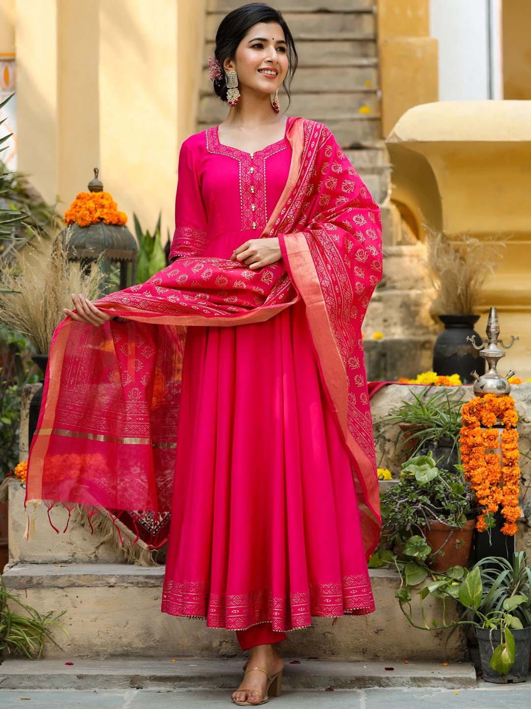 

GILLORI Geometric Yoke Design Kurta With Trousers & Dupatta, Pink