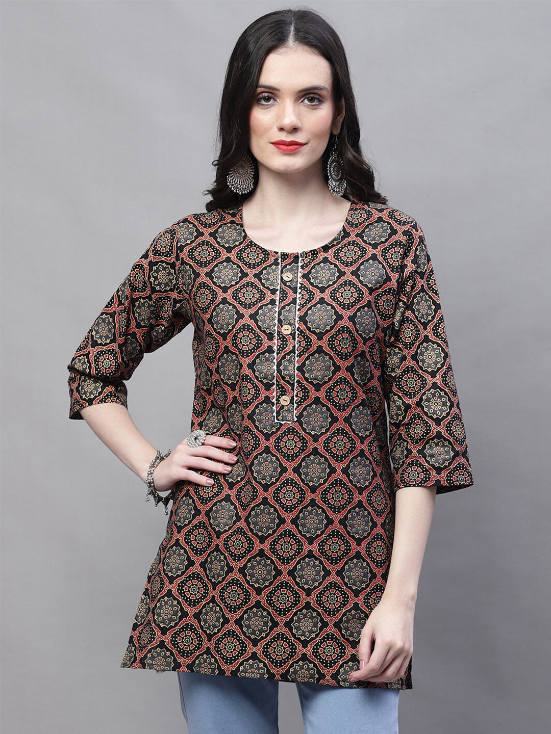 

SOUNDARYA Ethnic Motifs Printed Gotta Patti Pure Cotton Kurti, Black