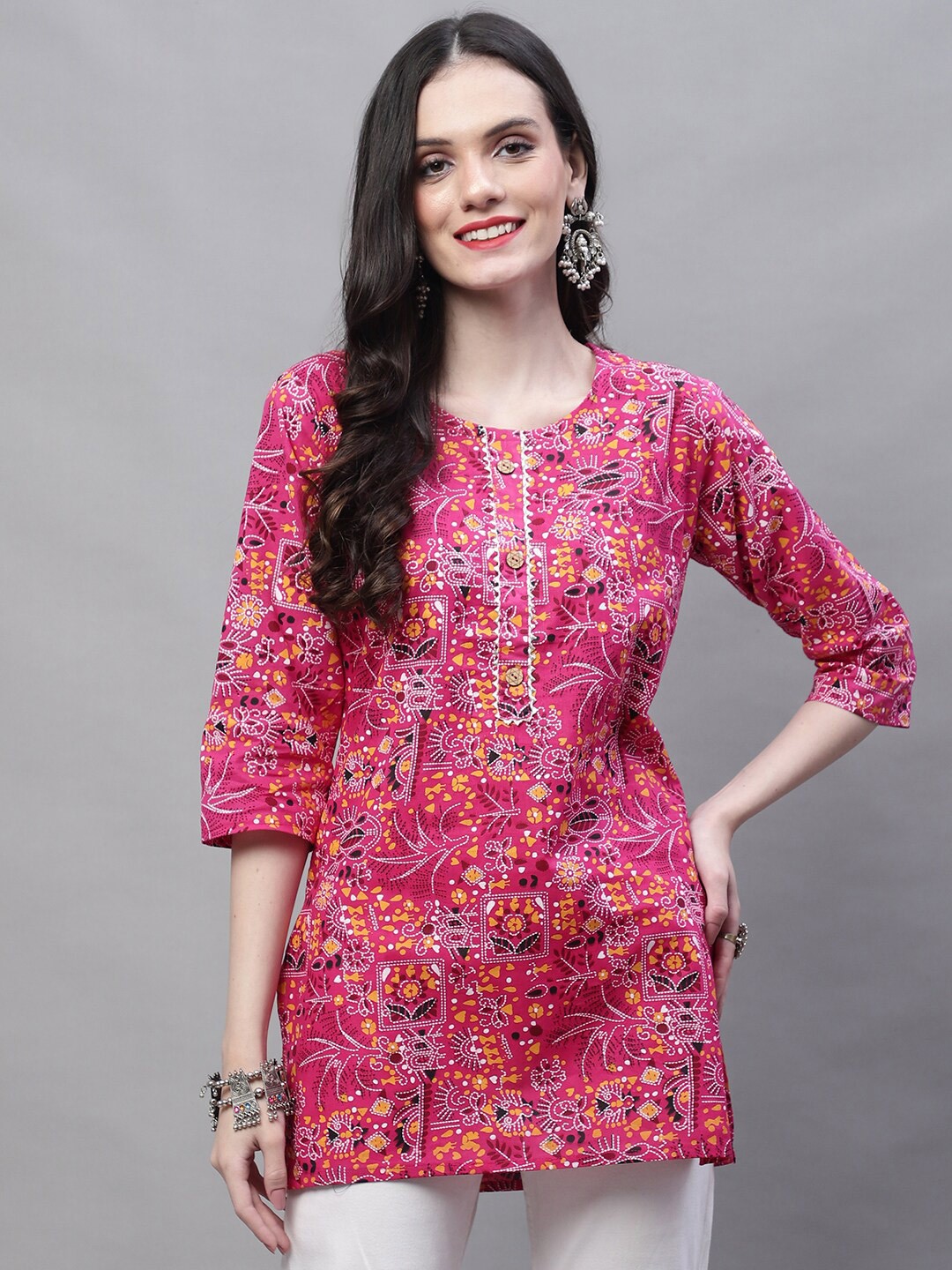 

SOUNDARYA Floral Printed Gotta Patti Pure Cotton Kurti, Pink