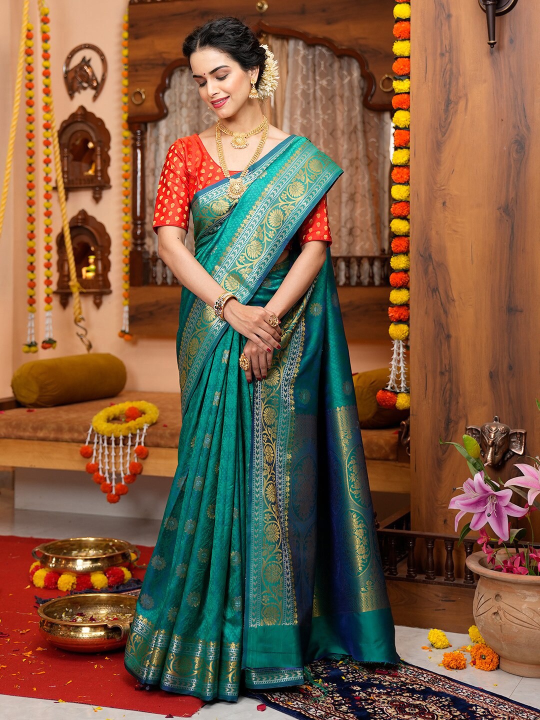 

KARAGIRI Woven Design Zari Kanjeevaram Saree, Green