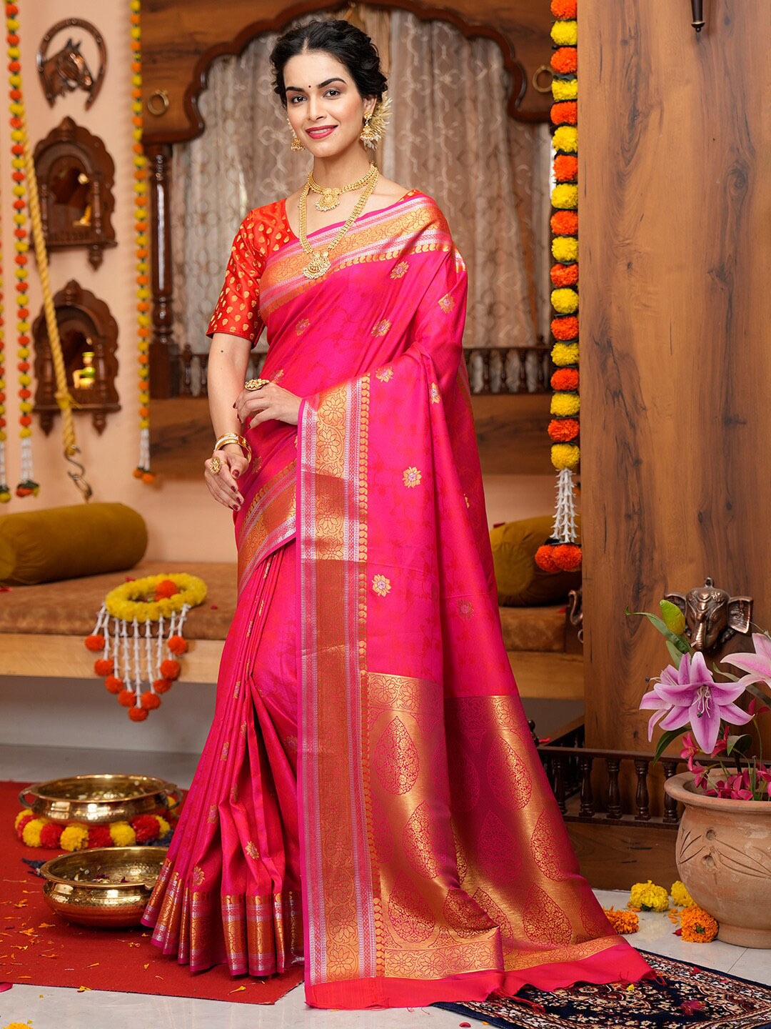 

KARAGIRI Floral Woven Design Silk Blend Kanjeevaram Saree, Pink