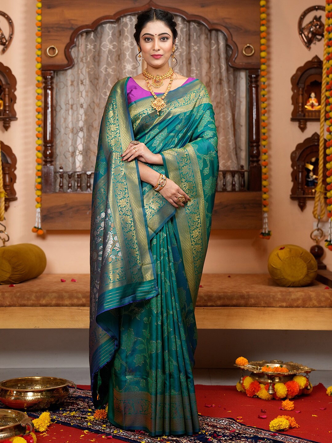 

KARAGIRI Floral Woven Design Silk Blend Kanjeevaram Saree, Green
