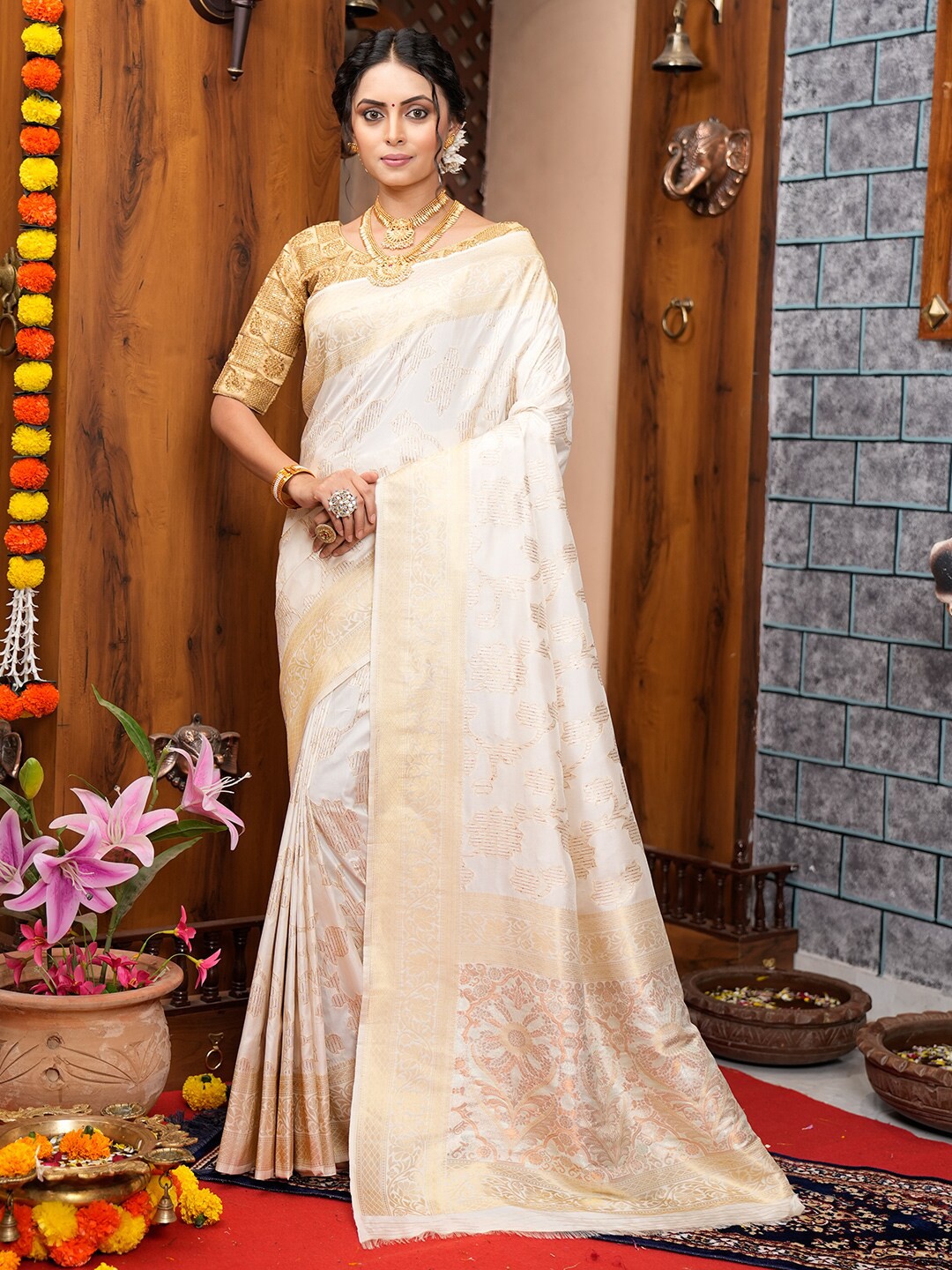 

KARAGIRI Floral Woven Design Kanjeevaram Saree, White