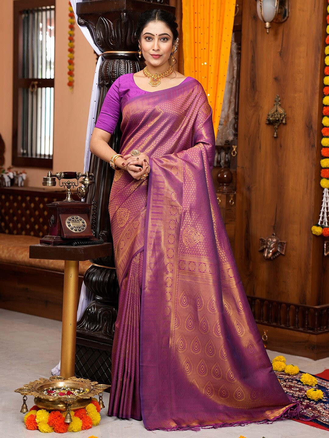 

KARAGIRI Ethnic Motif Woven Design Kanjeevaram Saree, Violet