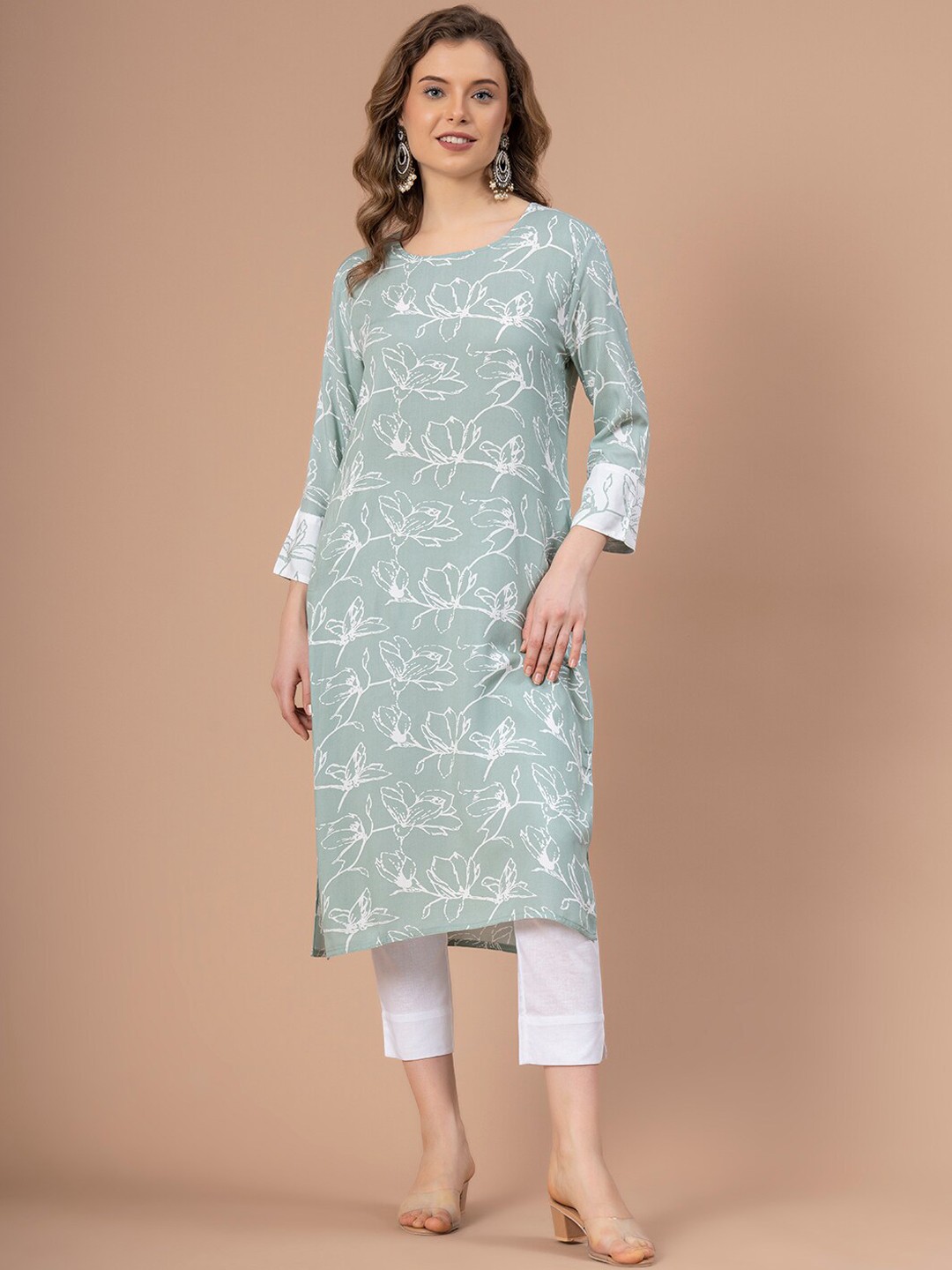 

Mode by Red Tape Floral Printed Straight Kurta, Green