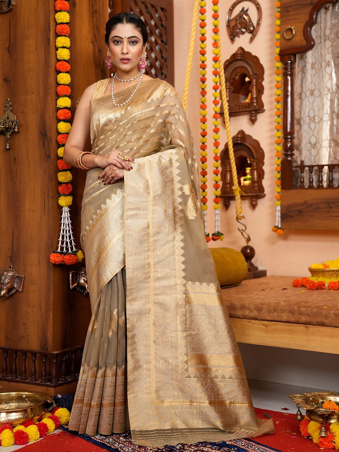 

KARAGIRI Striped Organza Saree, Beige
