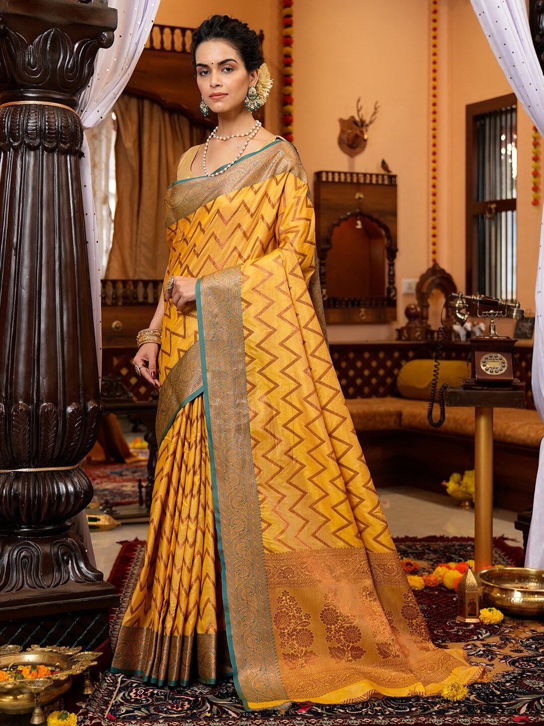 

KARAGIRI Geometric Woven Design Silk Blend Saree, Yellow