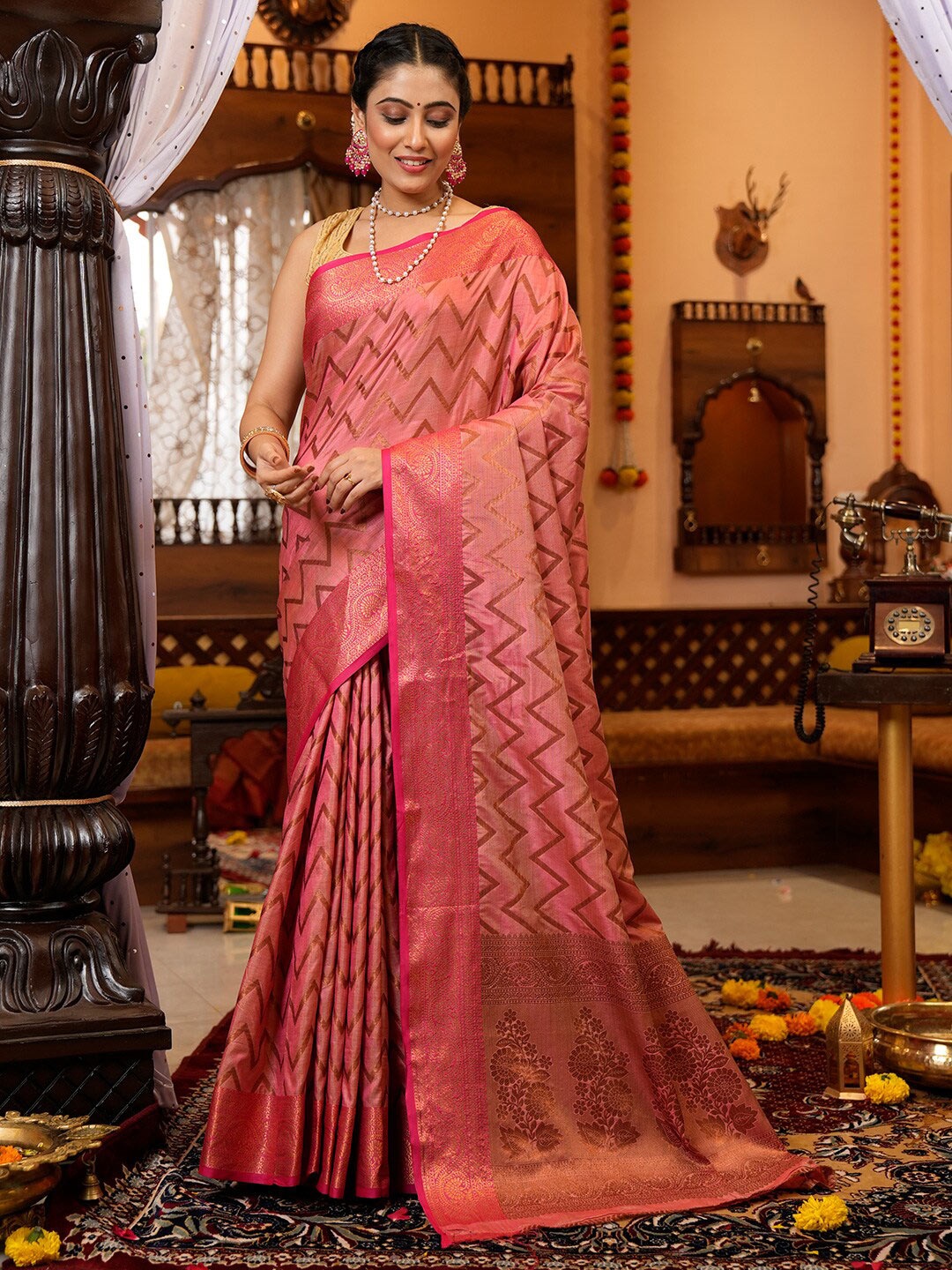 

KARAGIRI Geometric Silk Blend Zari Saree With Blouse Piece, Pink