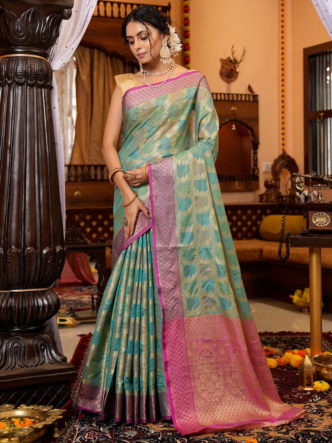 

KARAGIRI Floral Woven Design Saree, Green