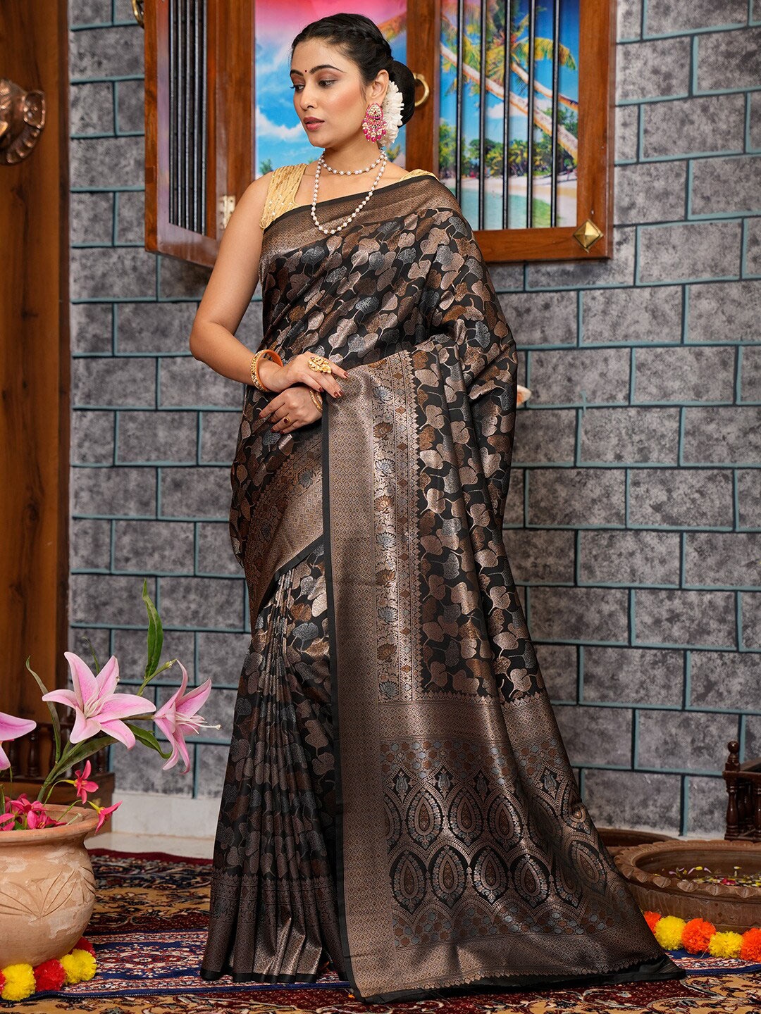 

KARAGIRI Floral Woven Design Kanjeevaram Saree, Black