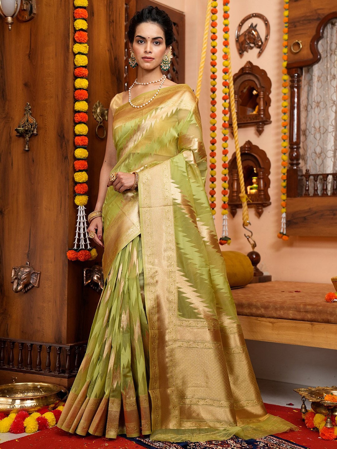 

KARAGIRI Geometric Silk Blend Zari Saree With Blouse Piece, Green