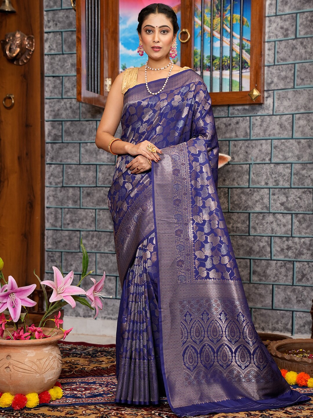 

KARAGIRI Floral Silk Blend Kanjeevaram Zari Saree With Blouse Piece, Blue