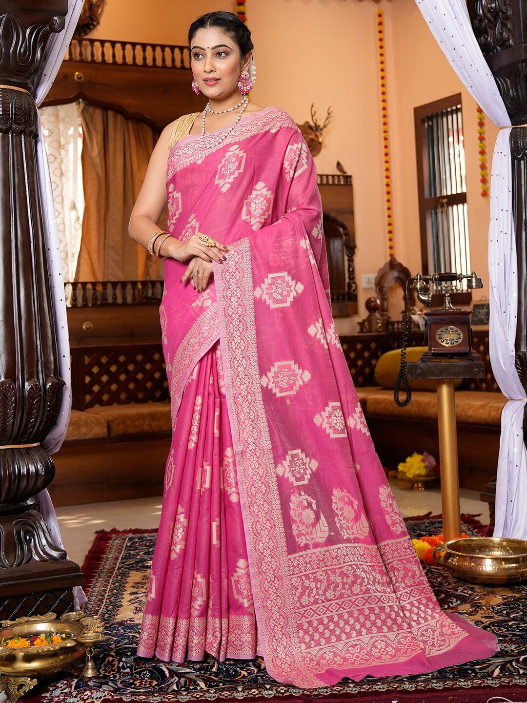 

KARAGIRI Ethnic Motif Woven Design Saree, Pink