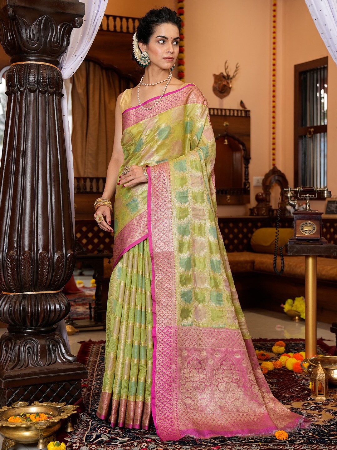 

KARAGIRI Abstract Woven Design Silk Blend Saree, Green