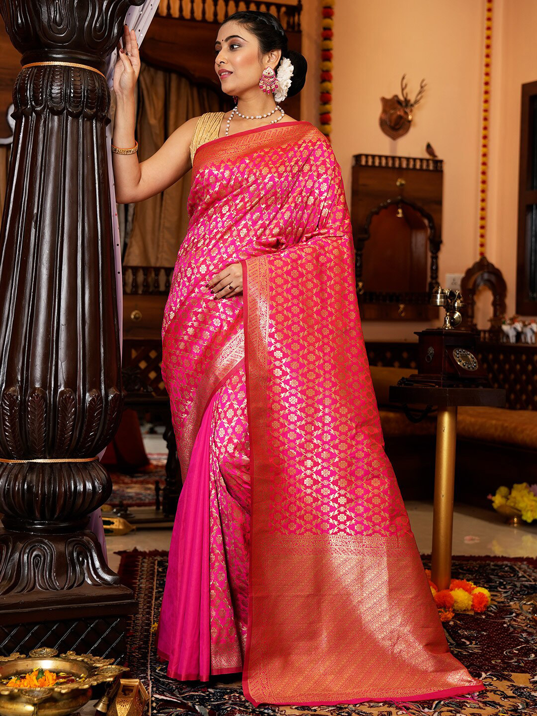 

KARAGIRI Ethnic Motif Woven Design Saree, Pink
