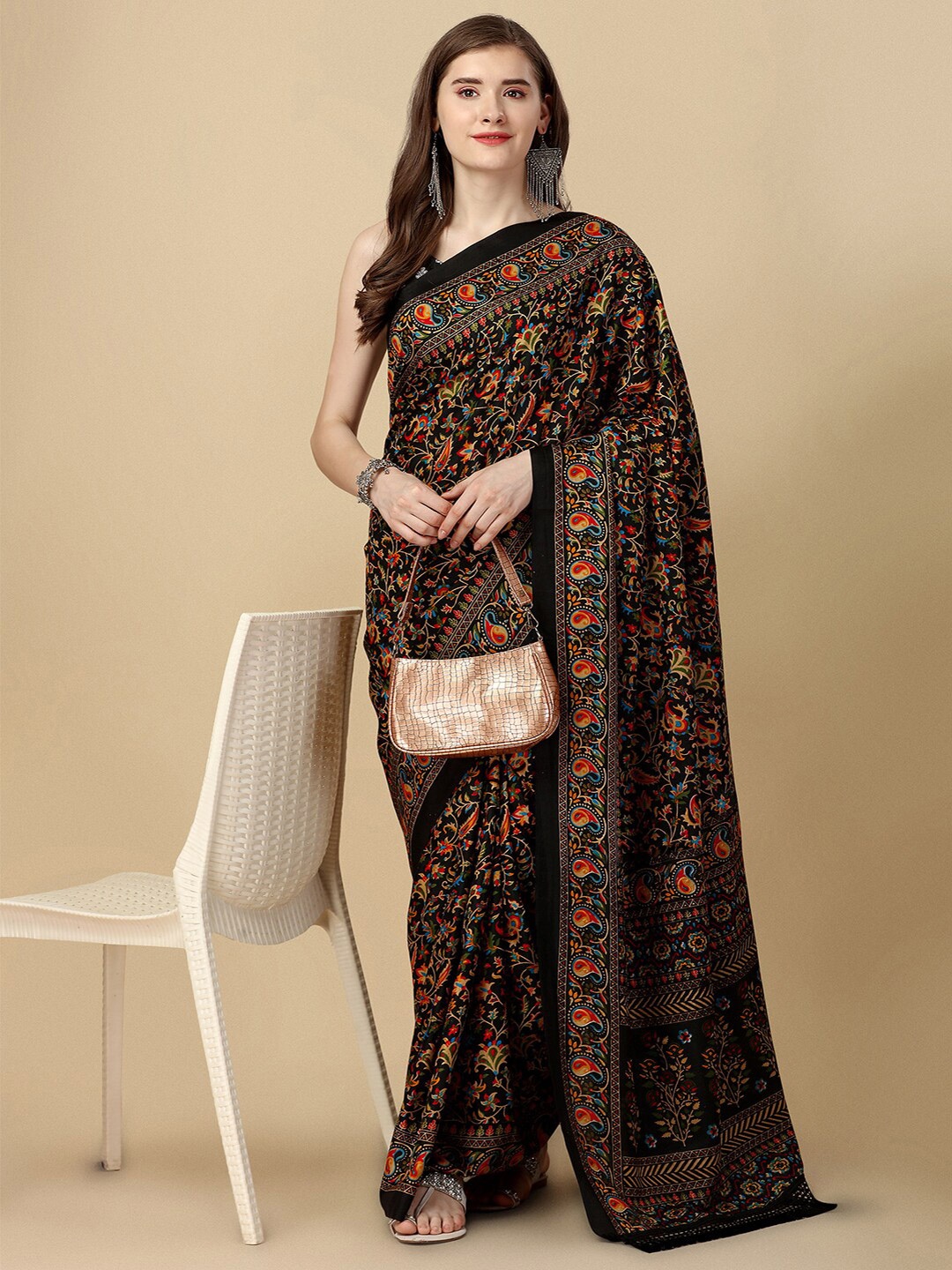 

GORGONE Floral Printed Saree, Black