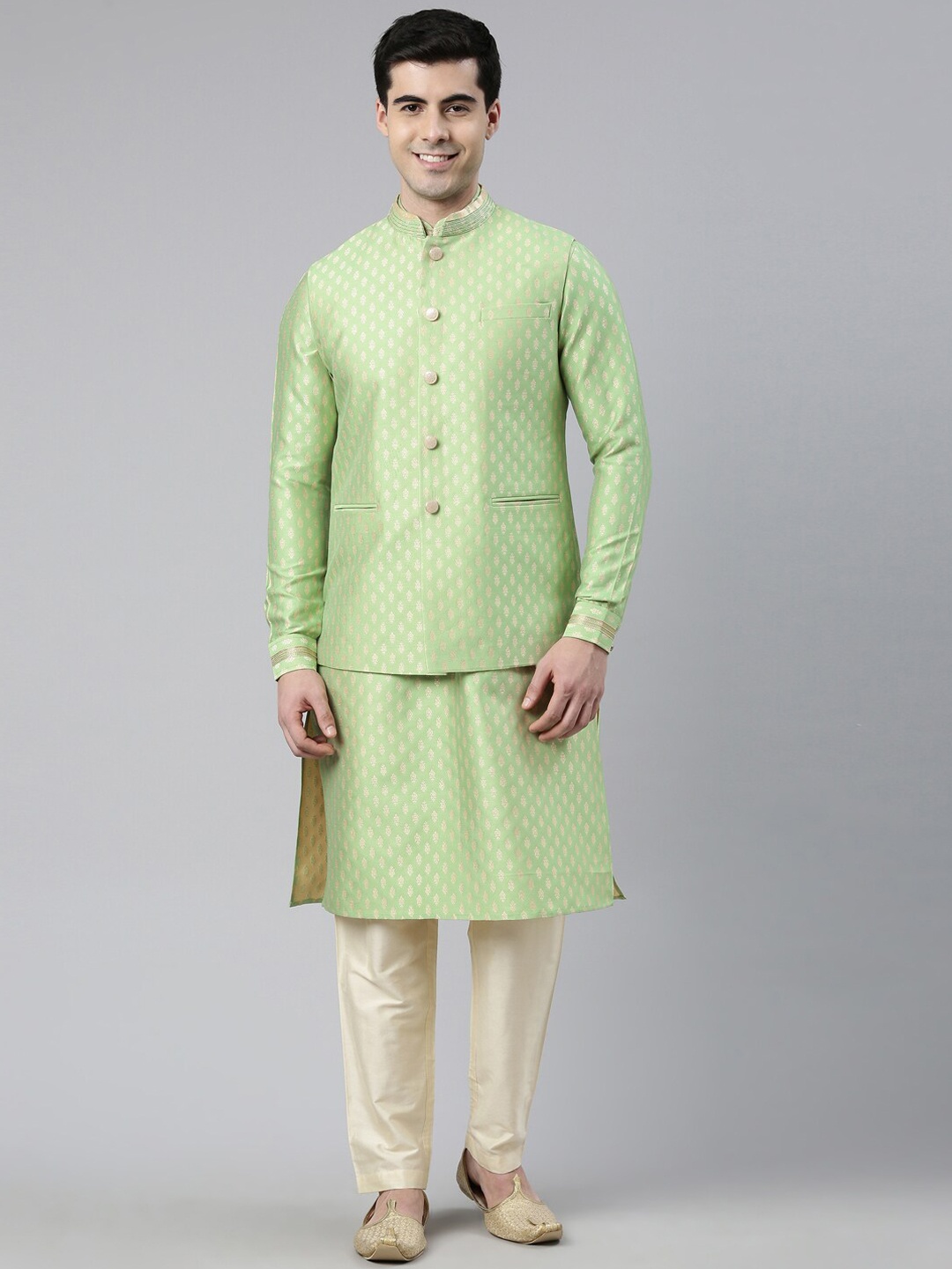 

TheEthnic.Co Ethnic Motif Woven Design Mandarin Collar Kurta with Pyjamas & Jacket, Green