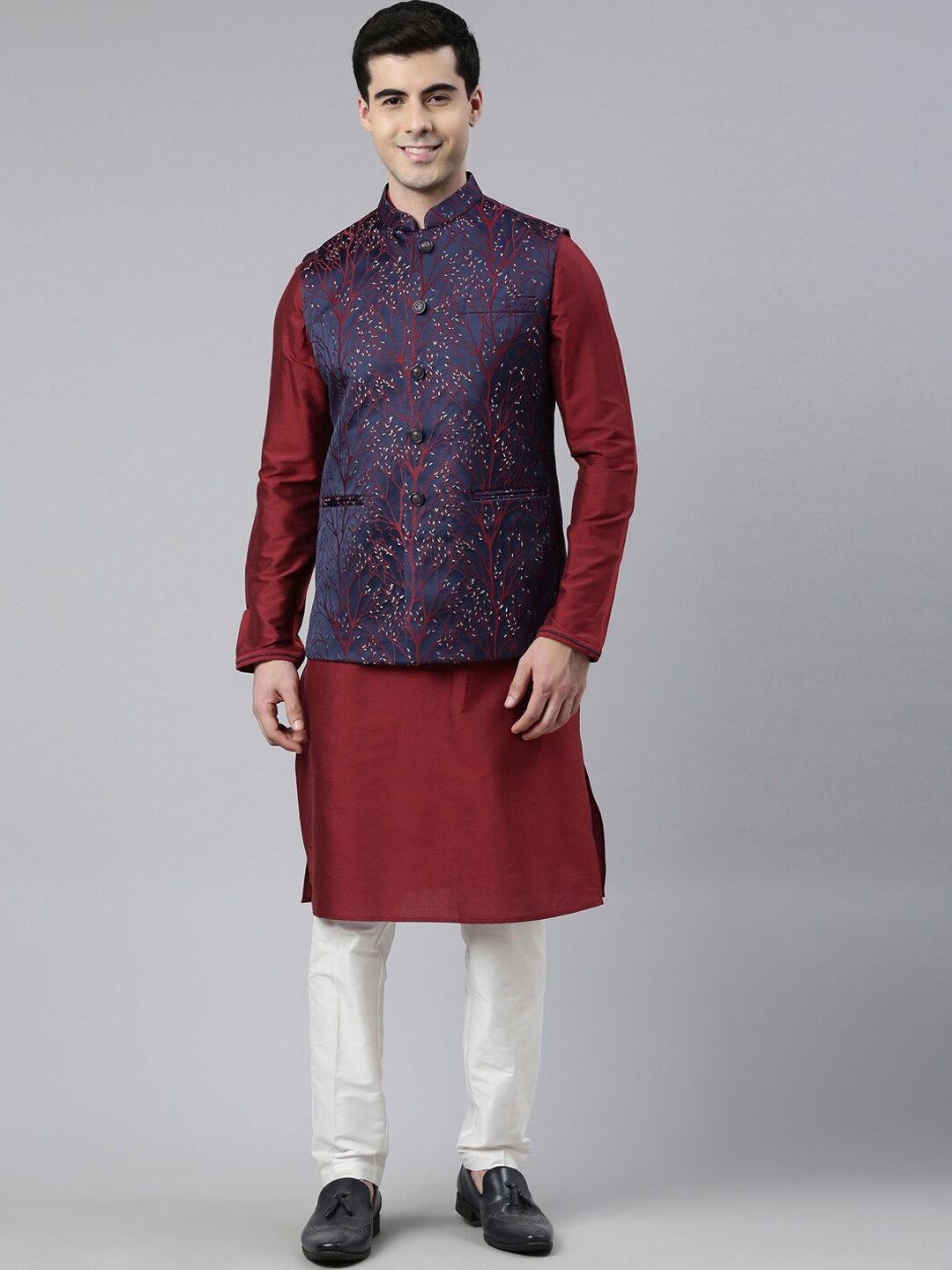 

TheEthnic.Co Mandarin Collar Straight Kurta with Pyjamas & Nehru Jacket, Maroon