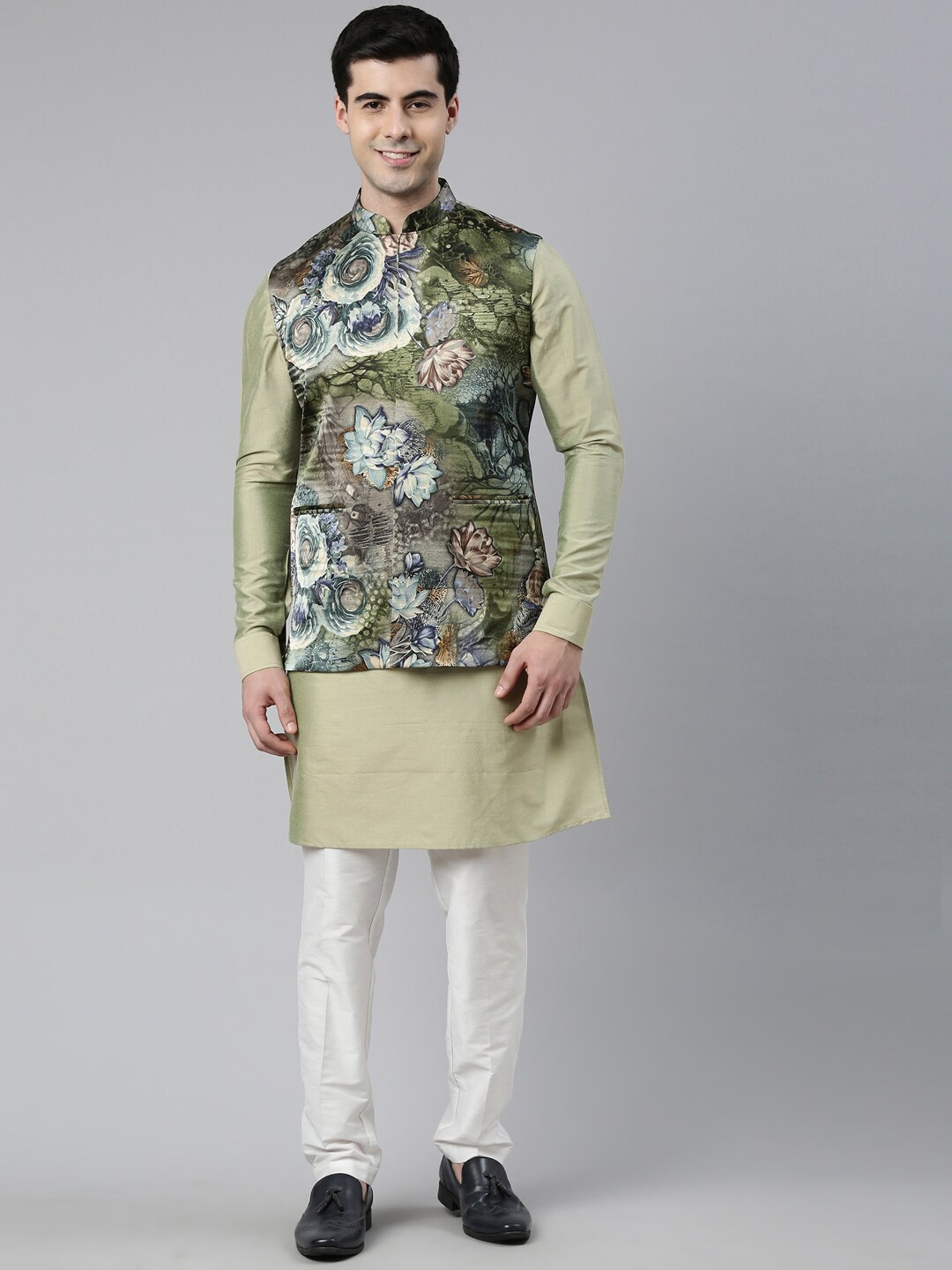 

TheEthnic.Co Mandarin Collar Regular Kurta with Churidar with Printed Nehru Jacket, Green