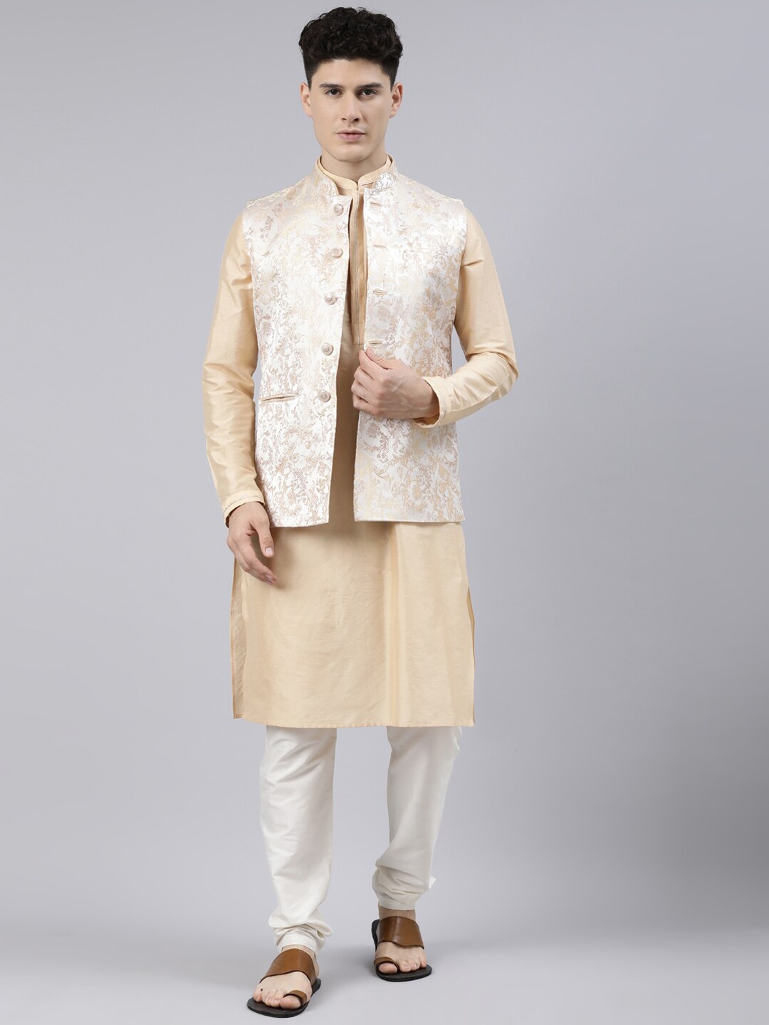 

TheEthnic.Co Mandarin Collar Kurta With Churidar & Jacket, Gold