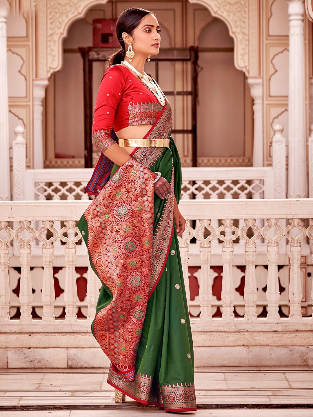 

ODETTE Ethnic Motifs Woven Design Zari Saree, Green