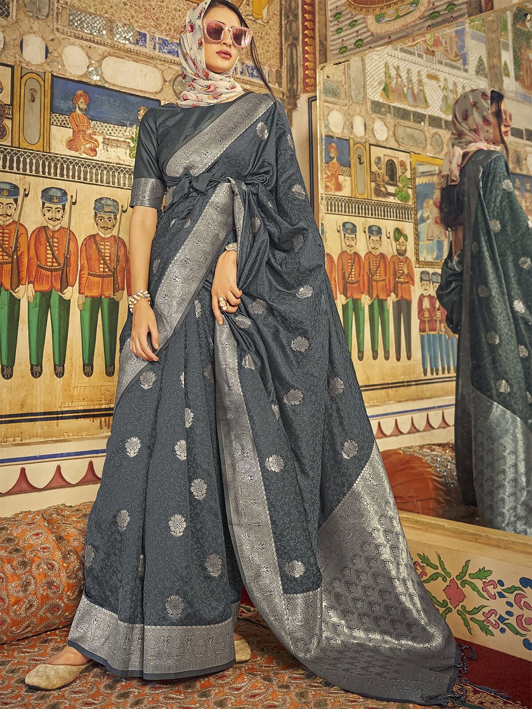 

ODETTE Ethnic Motifs Woven Design Silk Blend Saree, Grey