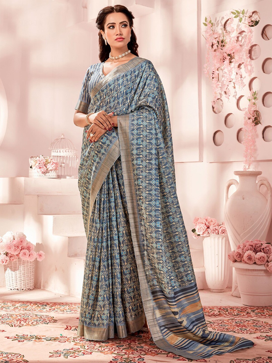 

ODETTE Abstract Printed Silk Blend Saree, Grey