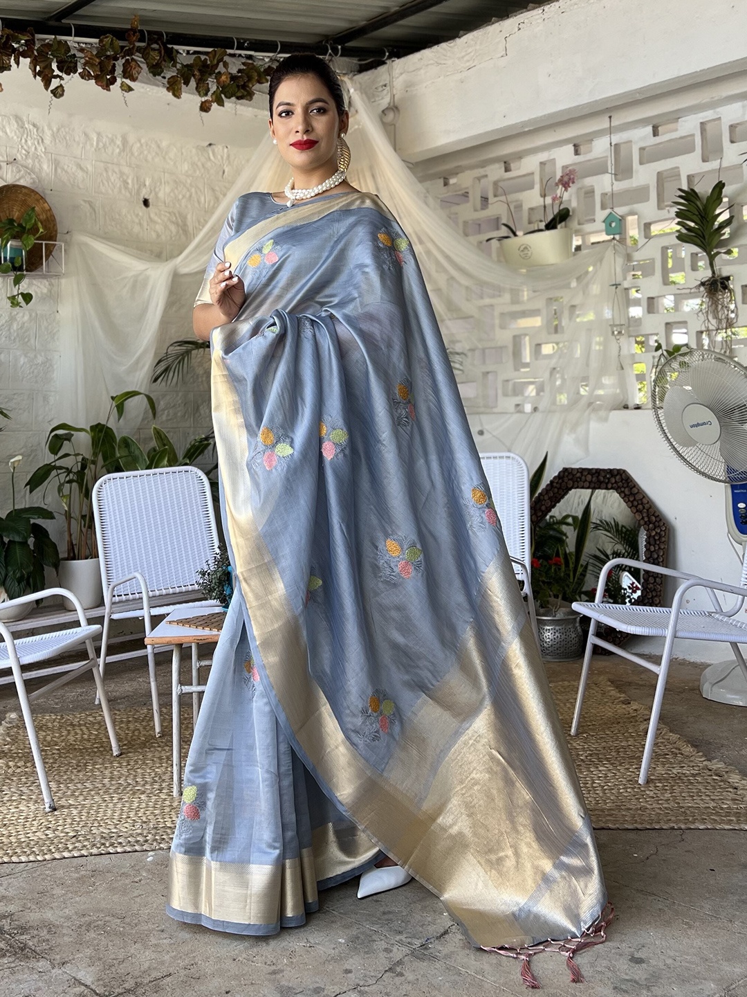 

SERONA FABRICS Floral Embroidered Banarasi Saree, Grey