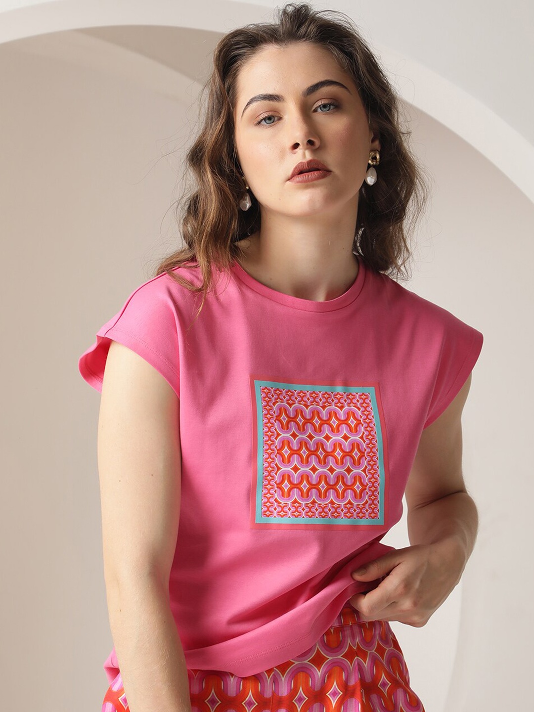 

RAREISM Graphic Printed Extended Sleeves Cotton T-shirt, Pink