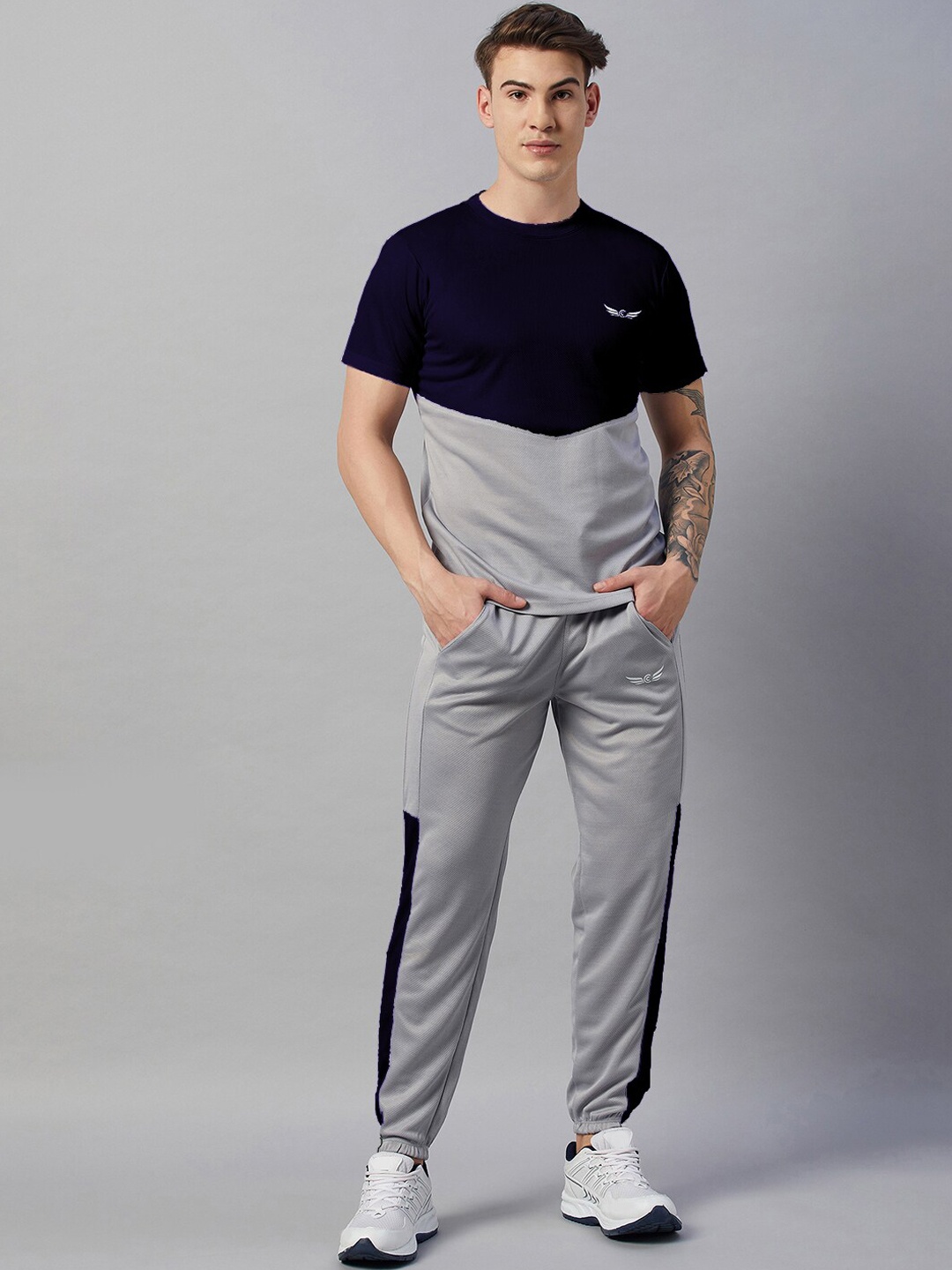 

CHROME & CORAL Men Colorblocked Tracksuits, Navy blue