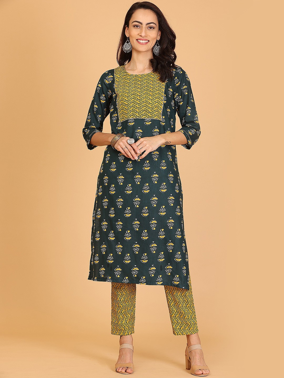 

KAANCHIE NANGGIA Ethnic Motifs Printed Straight Kurta with Trousers, Green