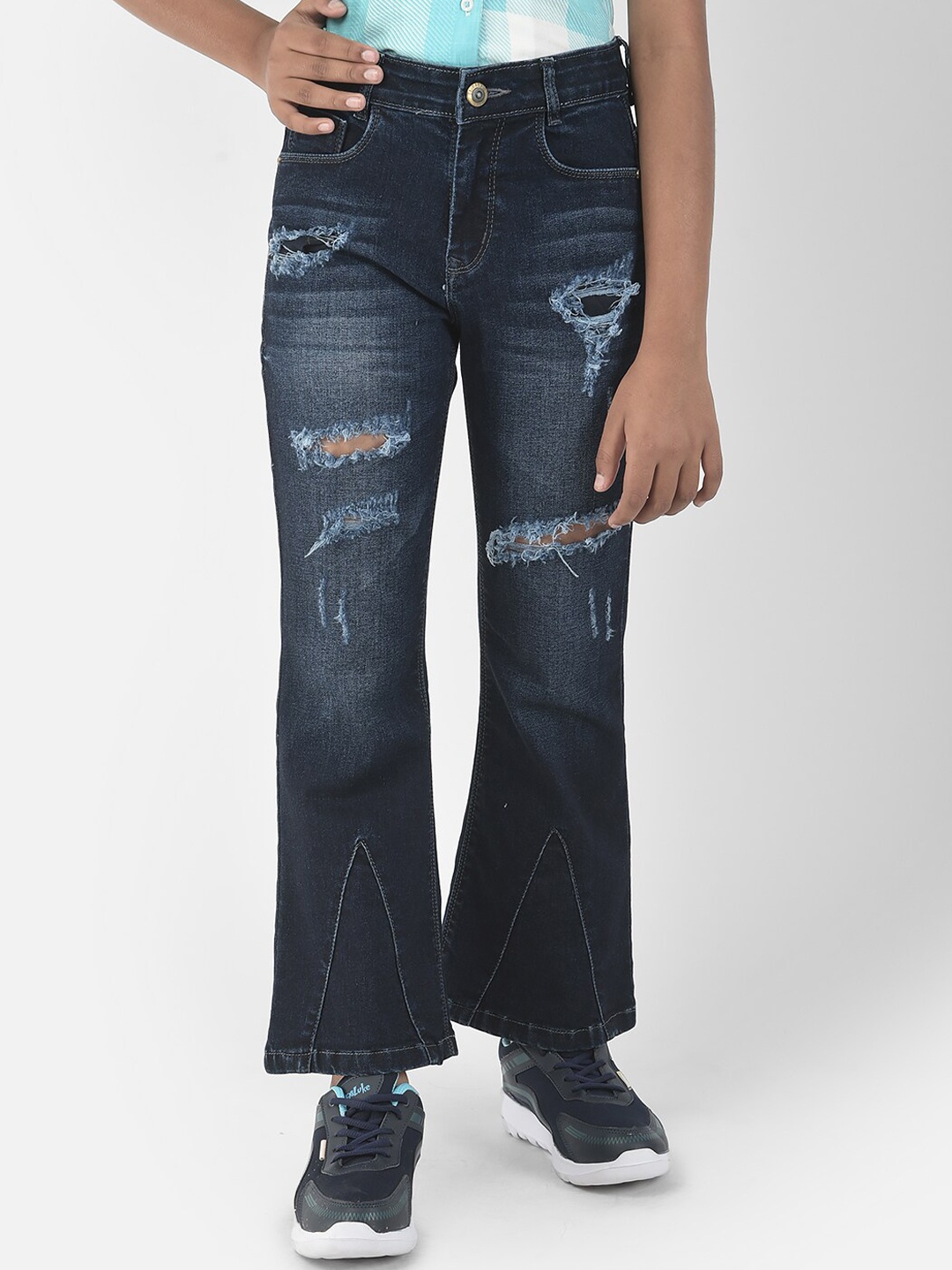 

Crimsoune Club Girls Mildly Distress Light Fade Stretchable Bootcut Jeans, Blue