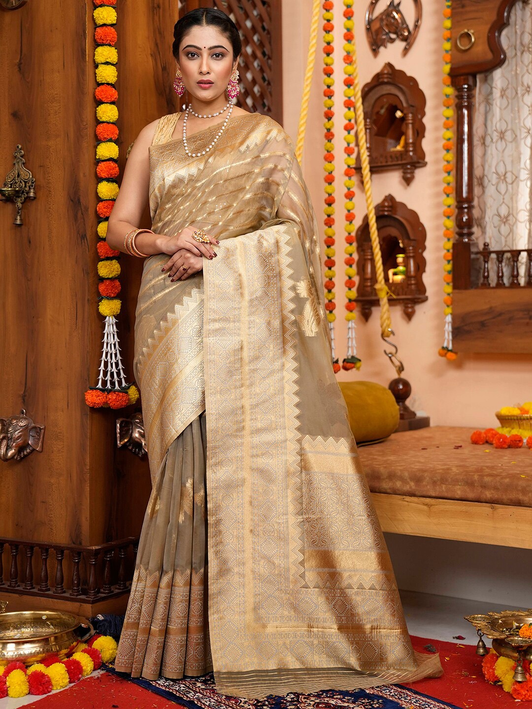 

Satrani Grey & Gold-Toned Ethnic Motifs Woven Design Zari Banarasi Saree
