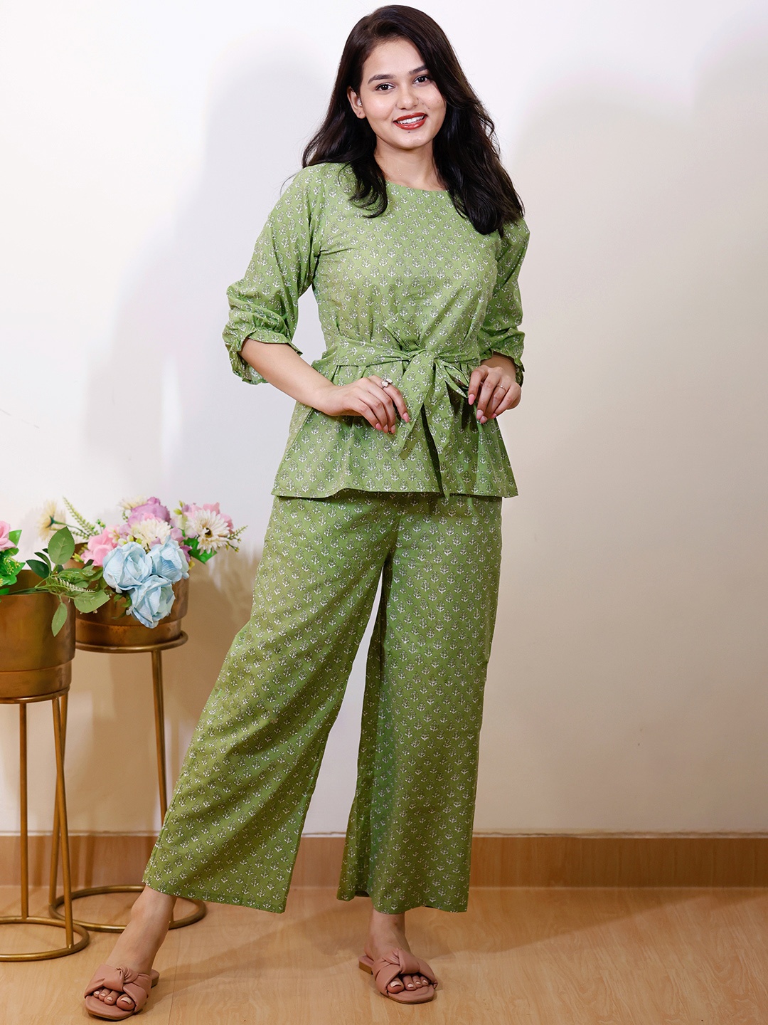 

Libas Women Floral Printed Pure Cotton Night suit, Green