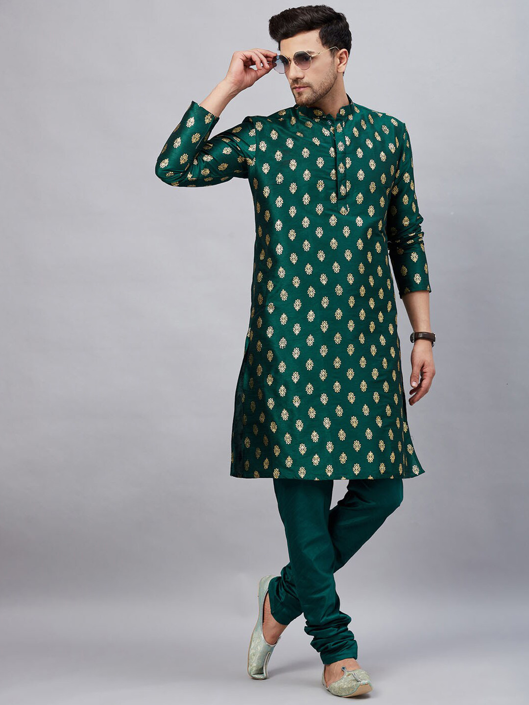 

VASTRAMAY Ethnic Motifs Printed Mandarin Collar Kurta with Churidar, Green