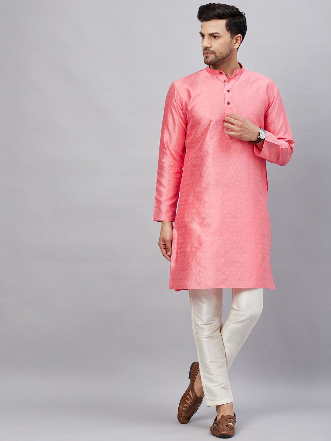 

VASTRAMAY Mandarin Collar Straight Jacquard Kurta with Trousers, Pink