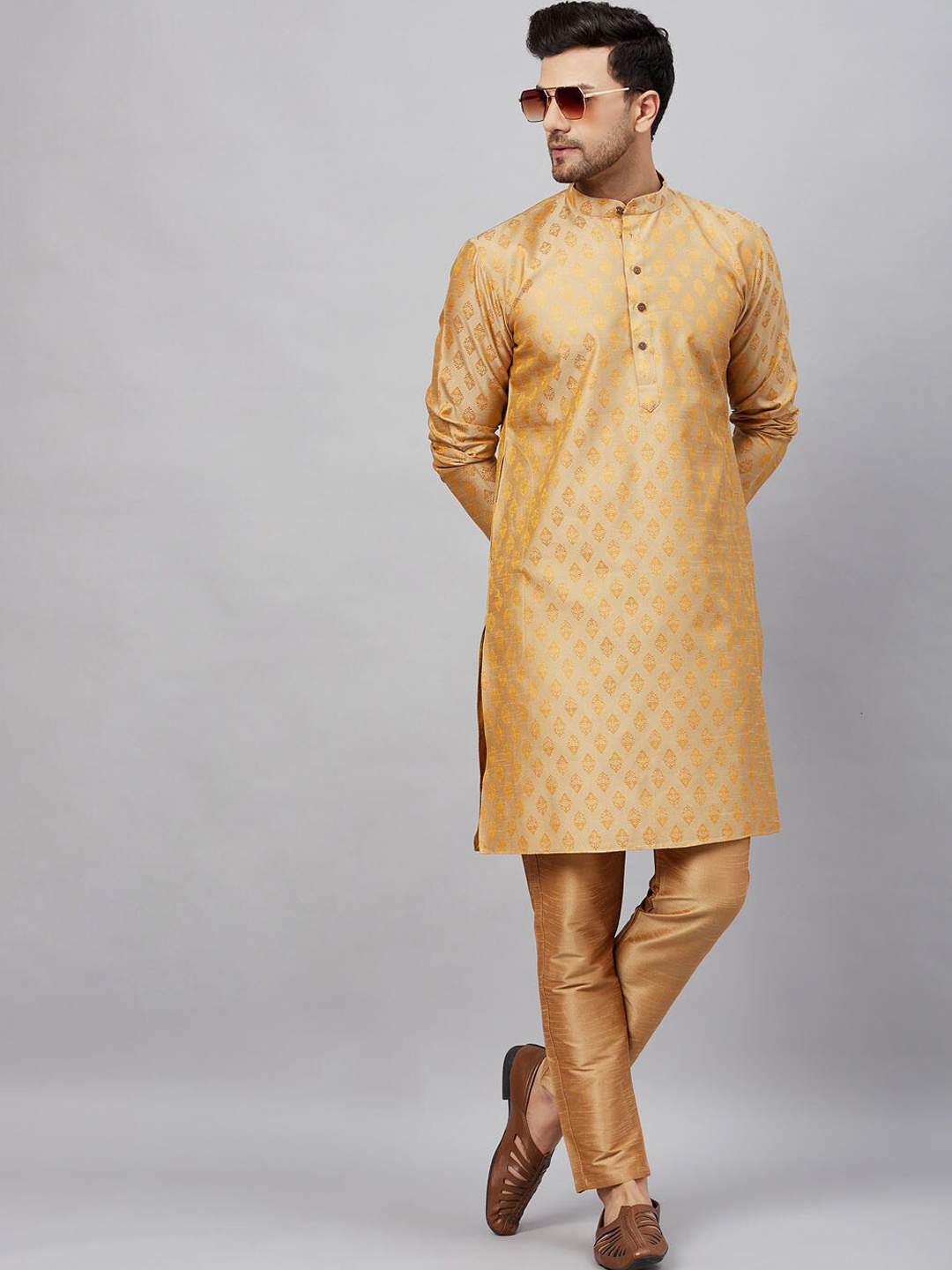 

VASTRAMAY Woven design Mandarin Collar Kurta with Trousers, Beige