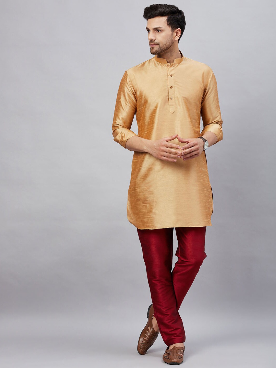 

VASTRAMAY Mandarin Collar Curved Hem Kurta with Trousers, Rose gold