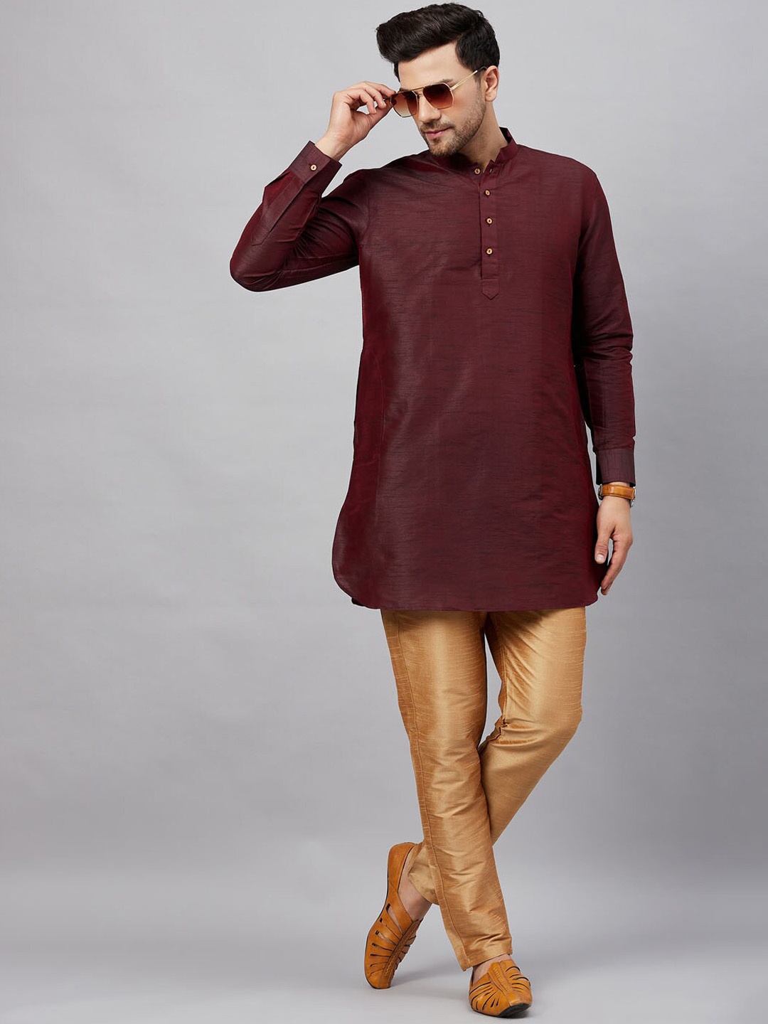 

VASTRAMAY Mandarin Collar Regular Straight Kurta With Trousers, Burgundy